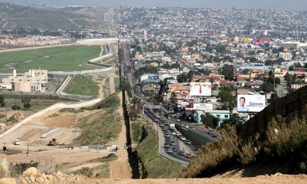 Image illustrant l'article 800px-Border_USA_Mexico de Clio Prépas